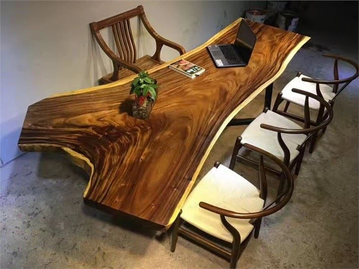 Table à thé en bois de noyer d'Amérique du Sud